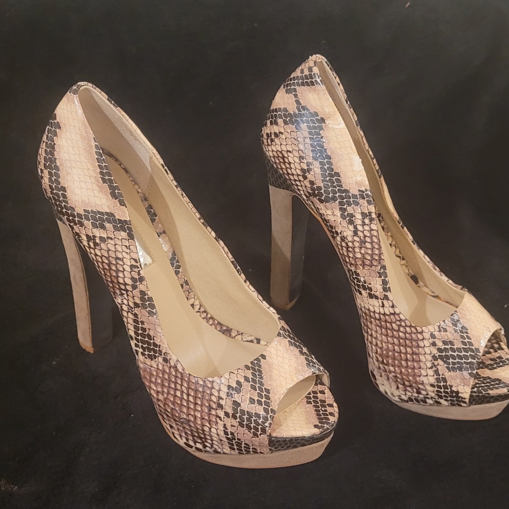 Heels - Picture 2 of 7